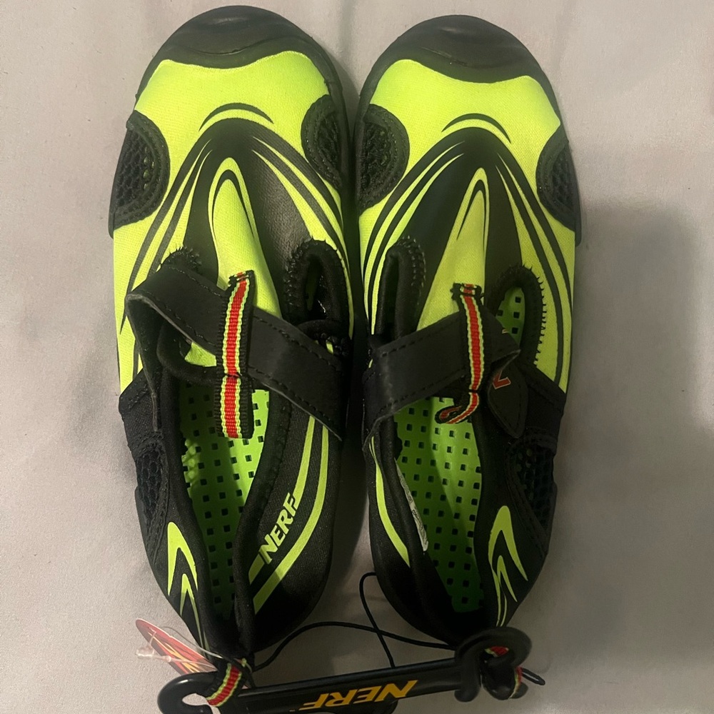 Nerf swim water shoes size youth medium 13-1 new